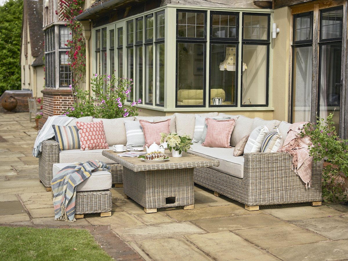 Andaman casual dining set